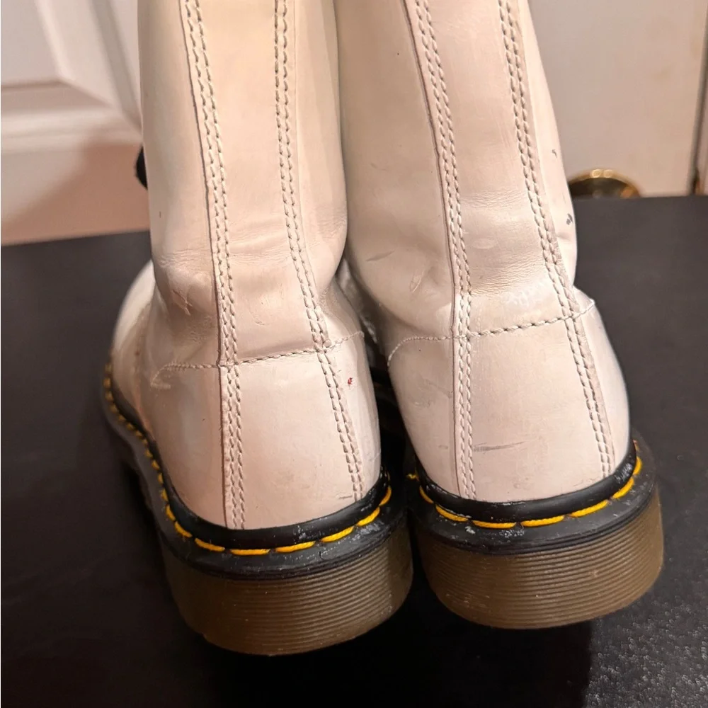 Dr. Martens White Ankle combat size 6 Boots